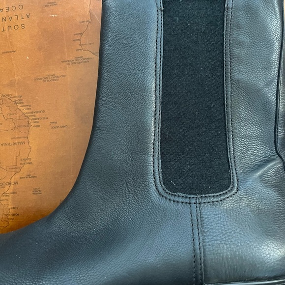 VINCE BRINTON WATER RESISTANT WOMEN’s LEATHER ROUND TOE CHELSEA BOOT- BLACK- 8.5 - Picture 15 of 16